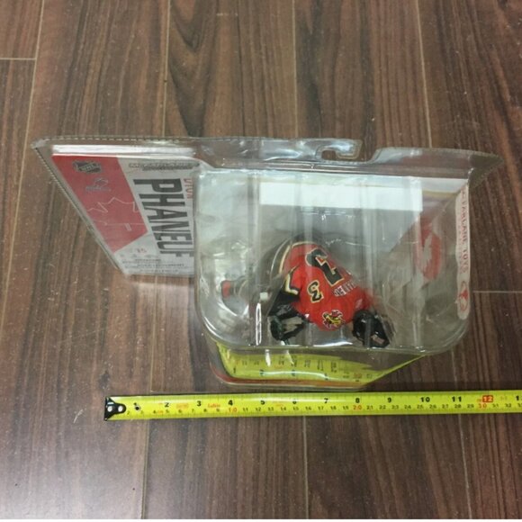 Dion Phaneuf NHL Mcfarlane Toys Calgary Flames - Picture 8 of 8